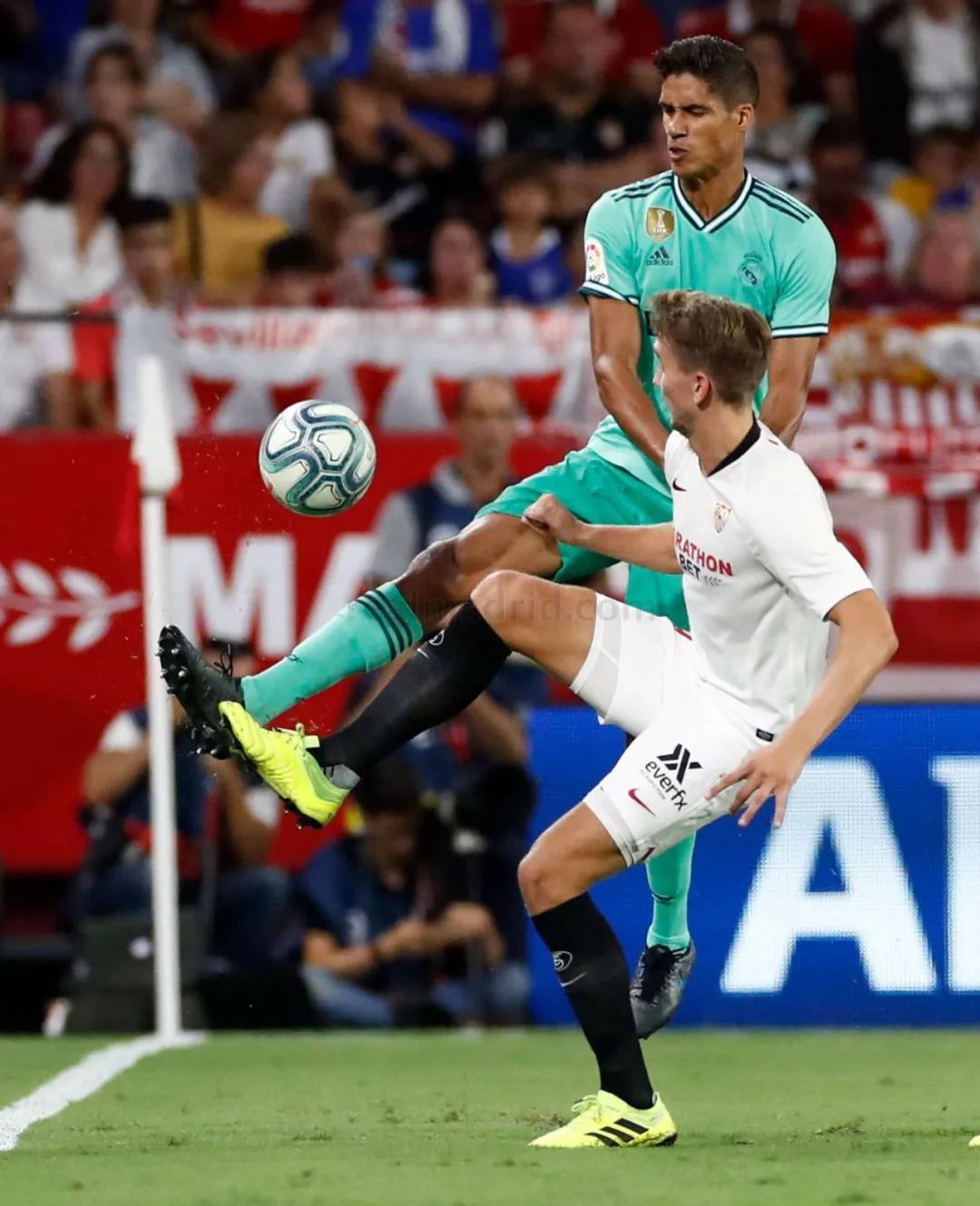 塞维利亚客场击败拉科，挺过难关()  第1张